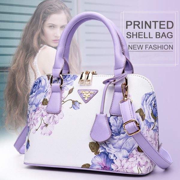 Shell handbag. National Style. Blue and white porcelain. One shoulder. Handheld. Straddle. Retro.